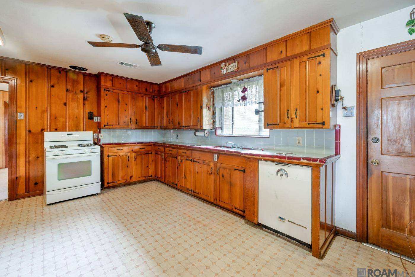 Baton Rouge, LA 70815,145 Broadmoor Ave