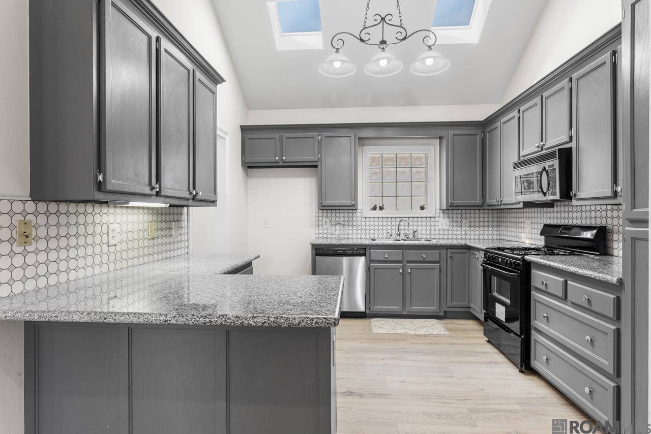 Baton Rouge, LA 70816,15222 High Woods