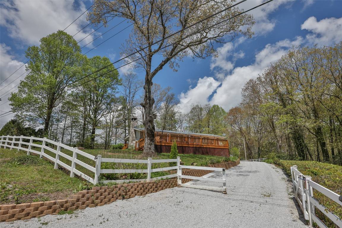 Highlands, NC 28741,3731 Dillard RD