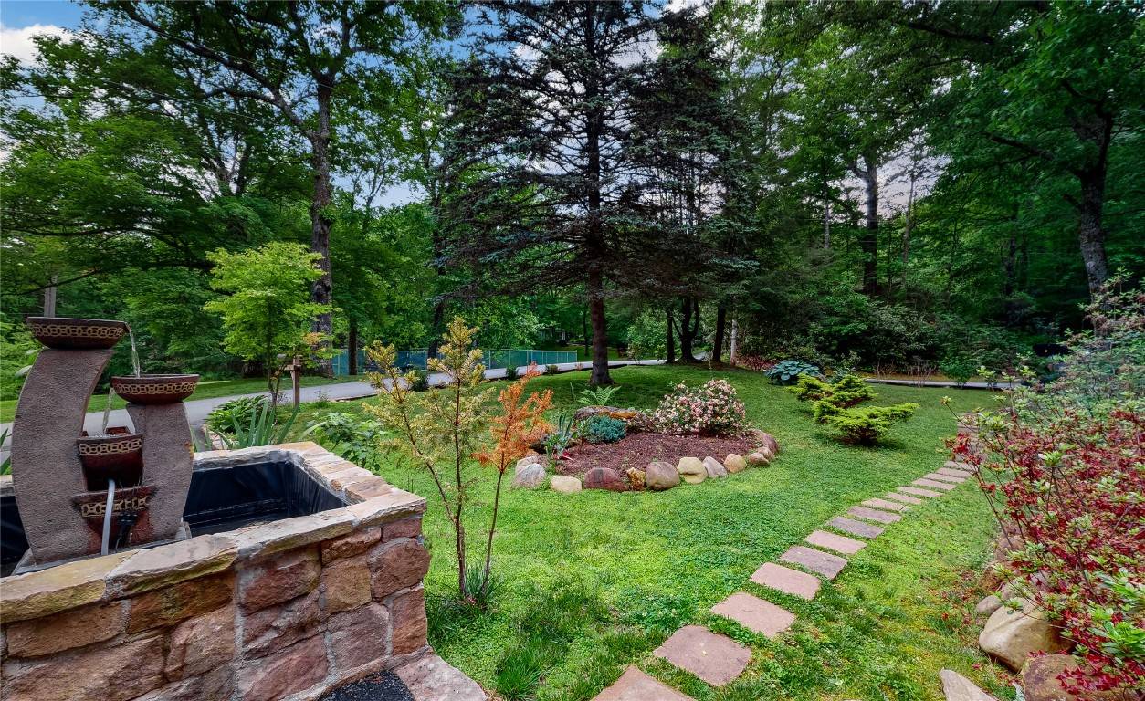 Highlands, NC 28741,214 Shelby CIR