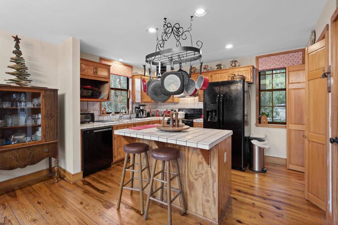 Highlands, NC 28741,326 Trail Blazer LN