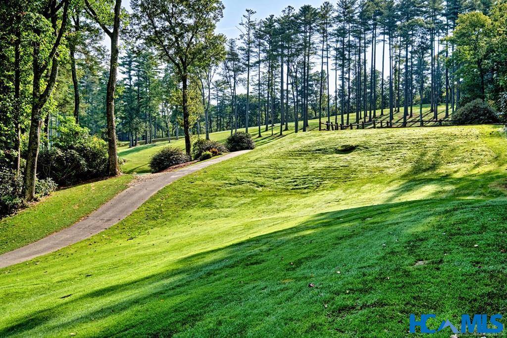 Highlands, NC 28741,352 Moorewood RD