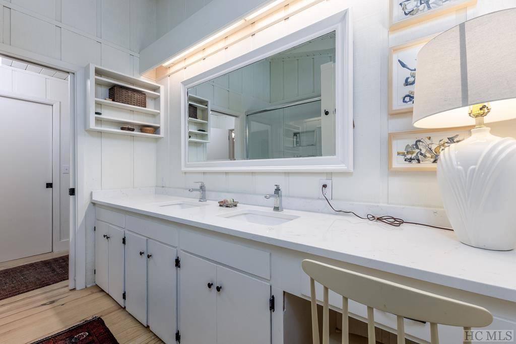 Highlands, NC 28741,311 Hemlock DR