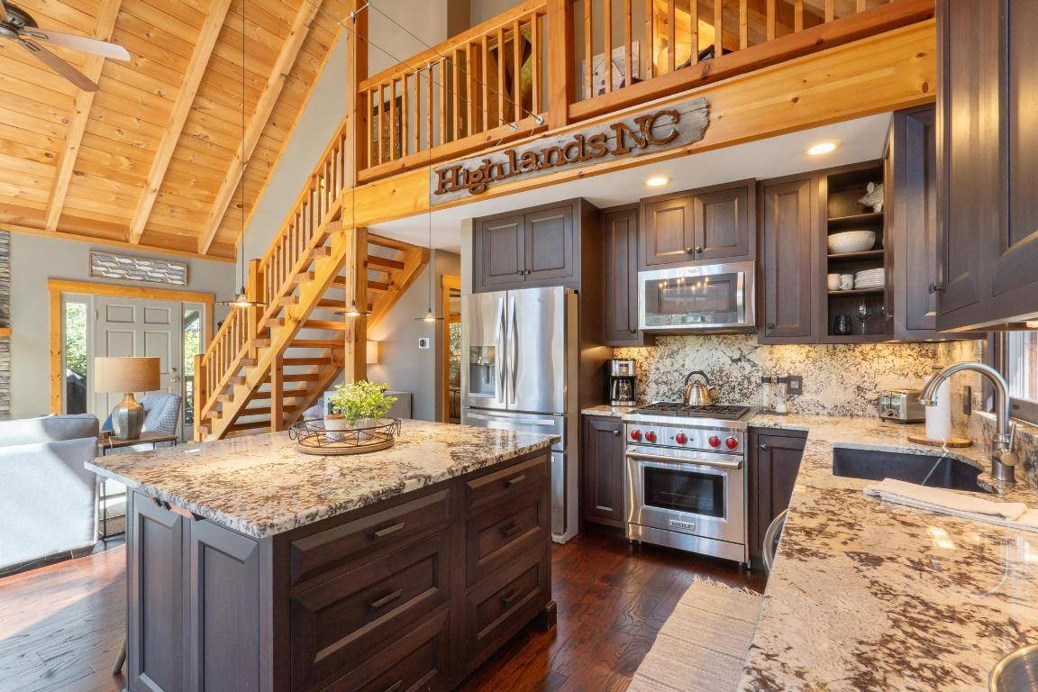 Highlands, NC 28741,69 Holt Cottage LN