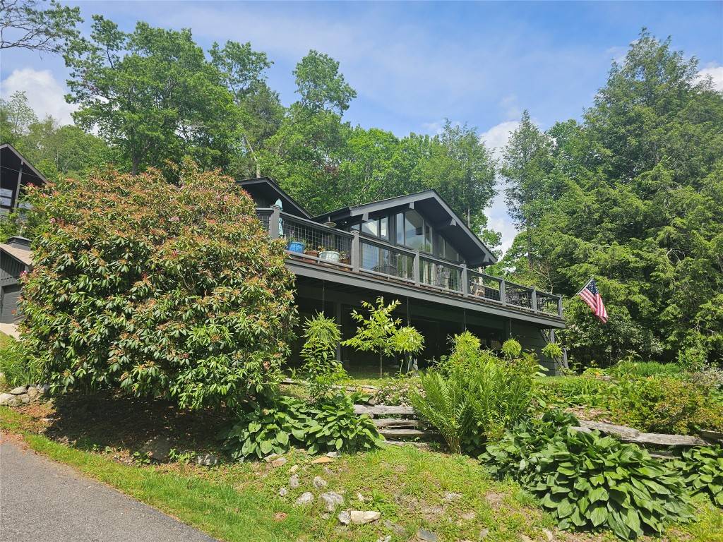 Highlands, NC 28741,226 Sky Lake DR
