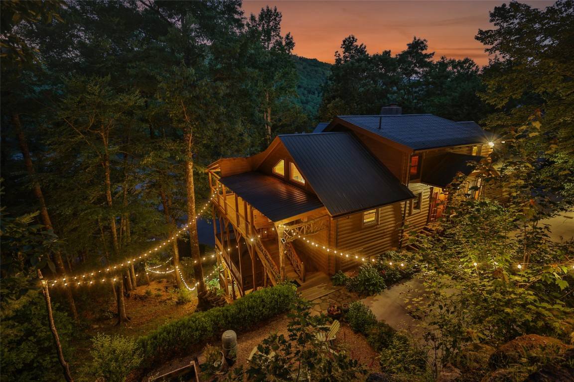 Cullowhee, NC 28723,696 Strawberry Hill RD