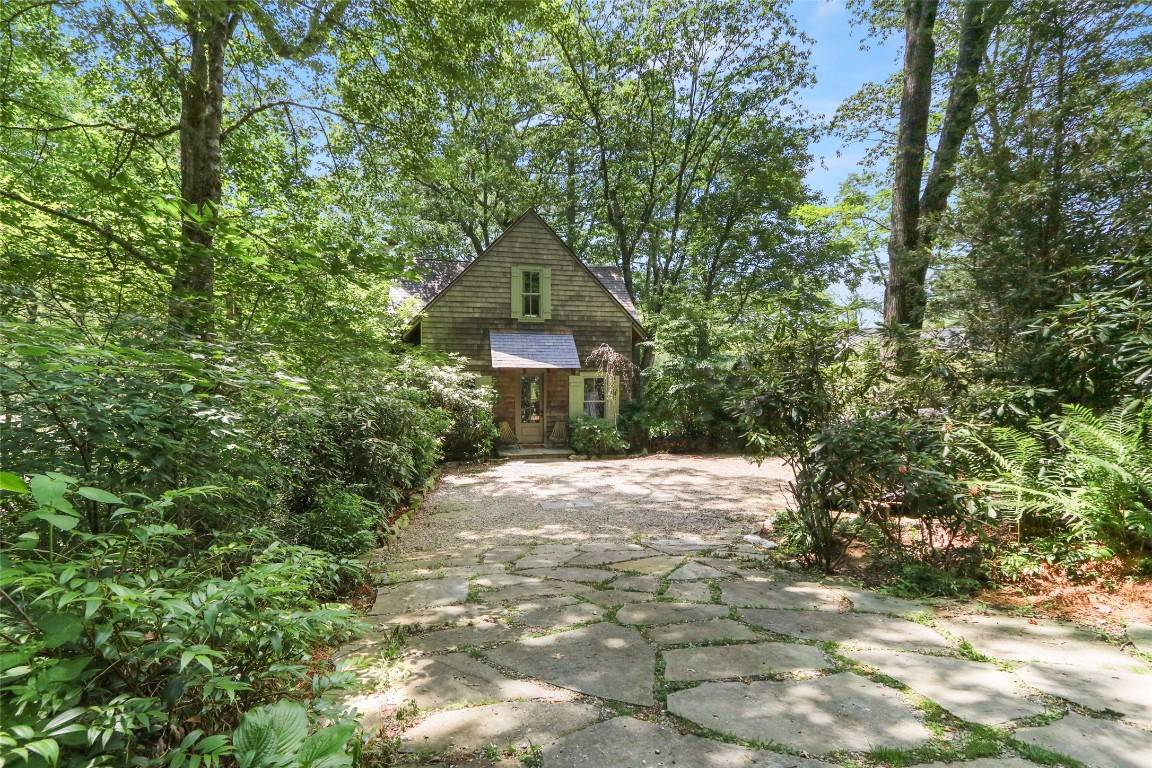 Highlands, NC 28741,804 Moorewood RD