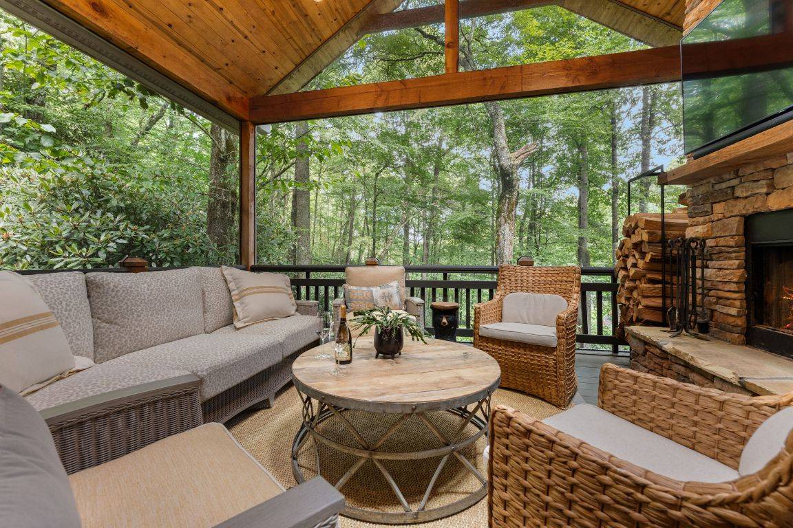 Highlands, NC 28741,16 Hemlock WAY