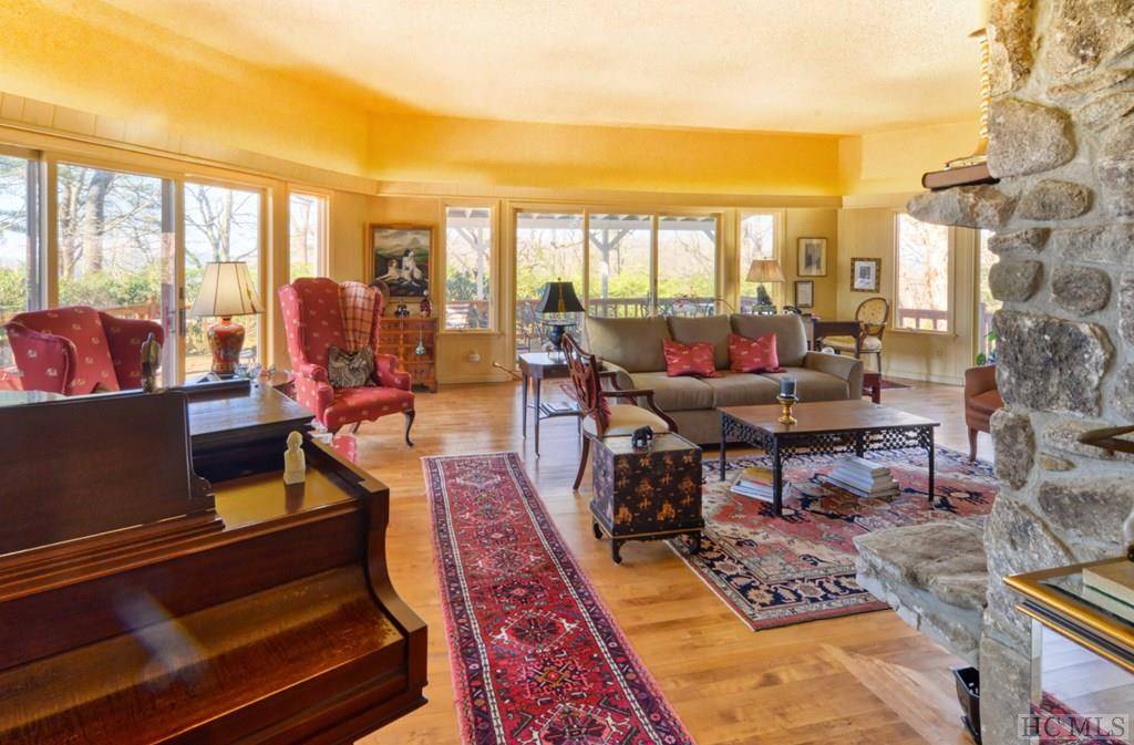 Highlands, NC 28741,230 Lucerne DR