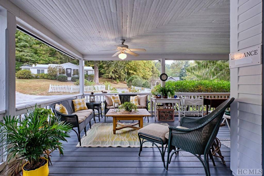 Cashiers, NC 28717,872 W US 64 W