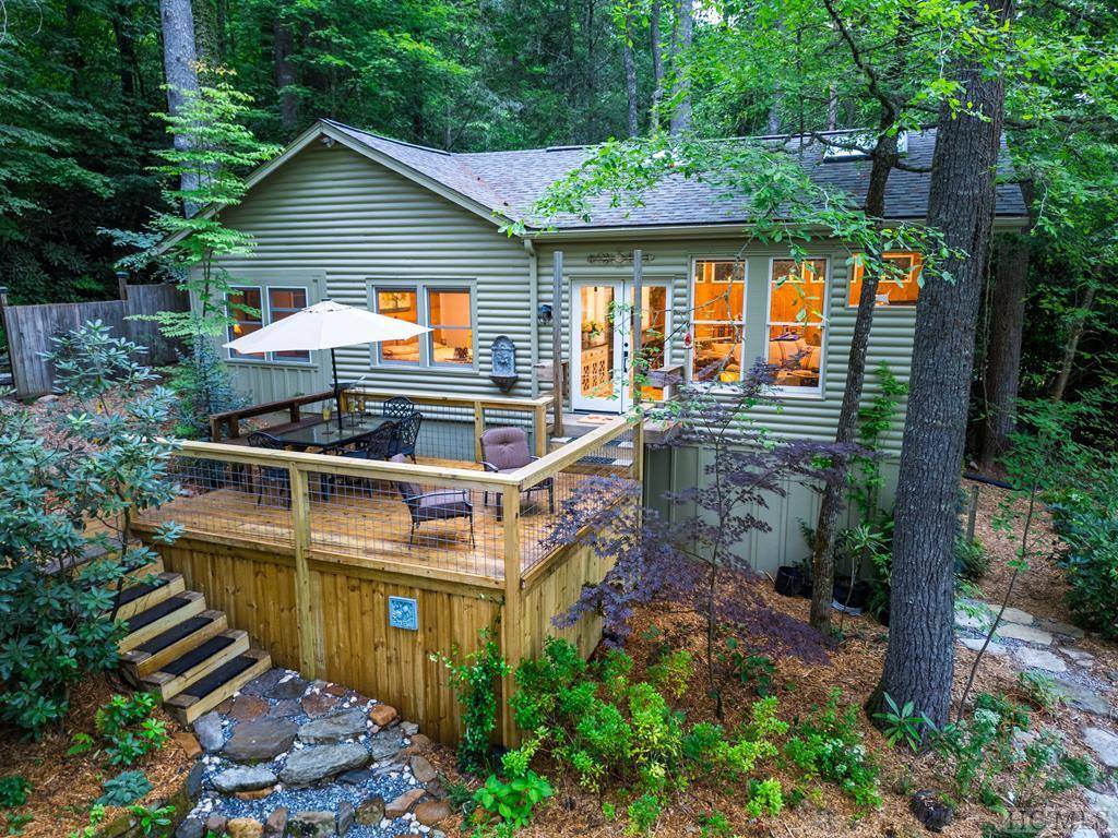 Cashiers, NC 28717,262 Lance RD