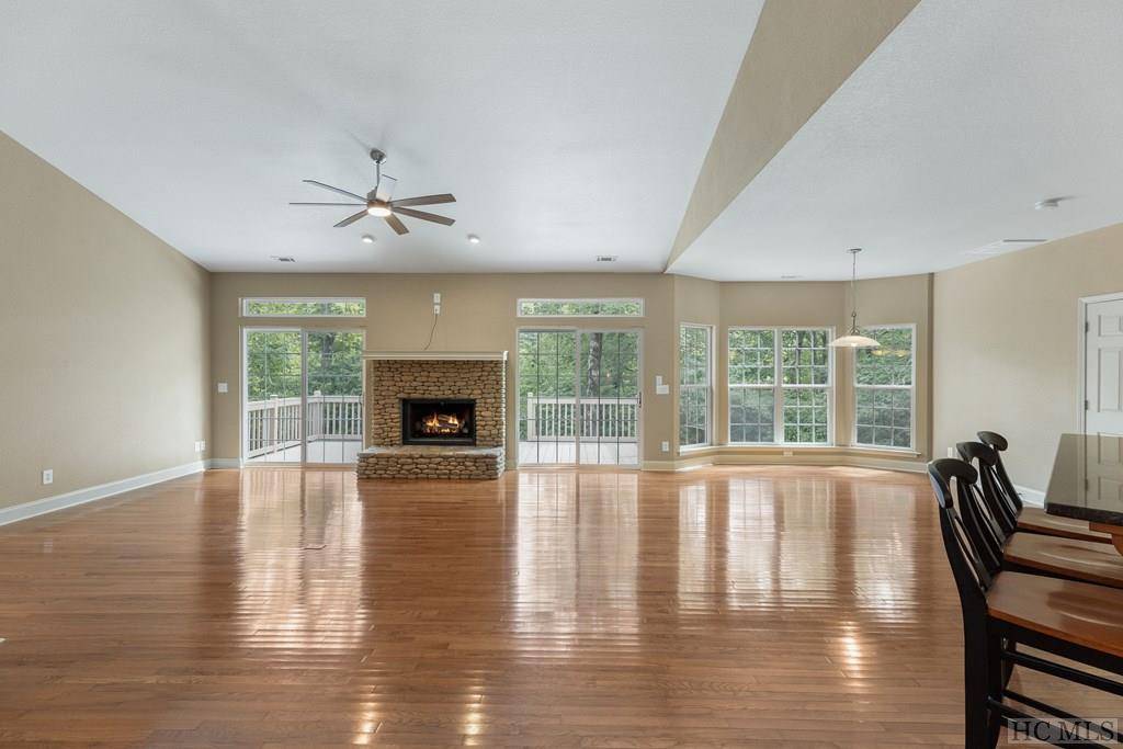 Highlands, NC 28741,28 King Mountain TRL