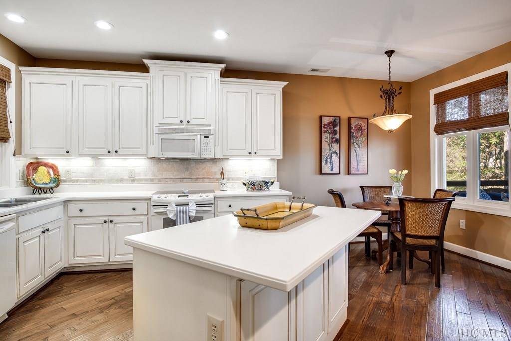 Highlands, NC 28741,95B Burning Bush LN #95B
