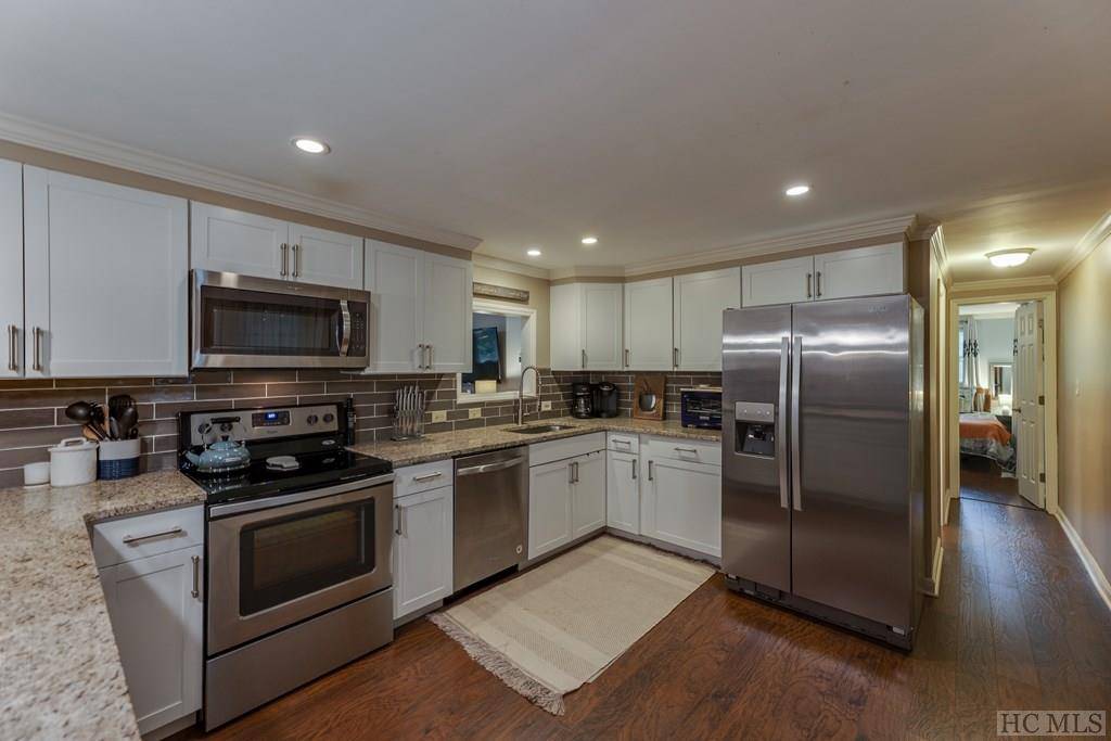 Highlands, NC 28741,51 Pine LN