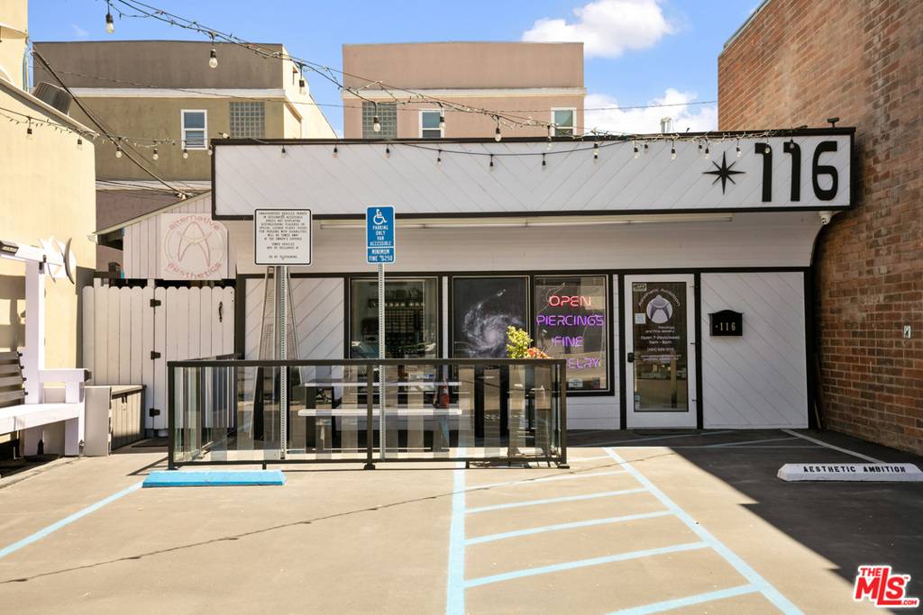 Venice, CA 90292,116 WASHINGTON BLVD
