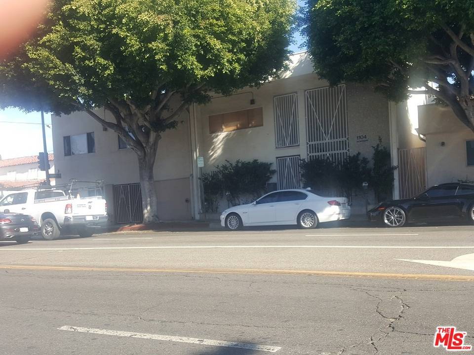 Los Angeles, CA 90035,1108 S Robertson BLVD