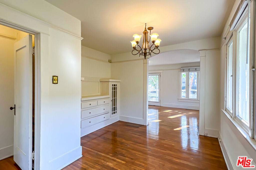 Long Beach, CA 90814,2279 E 6th ST
