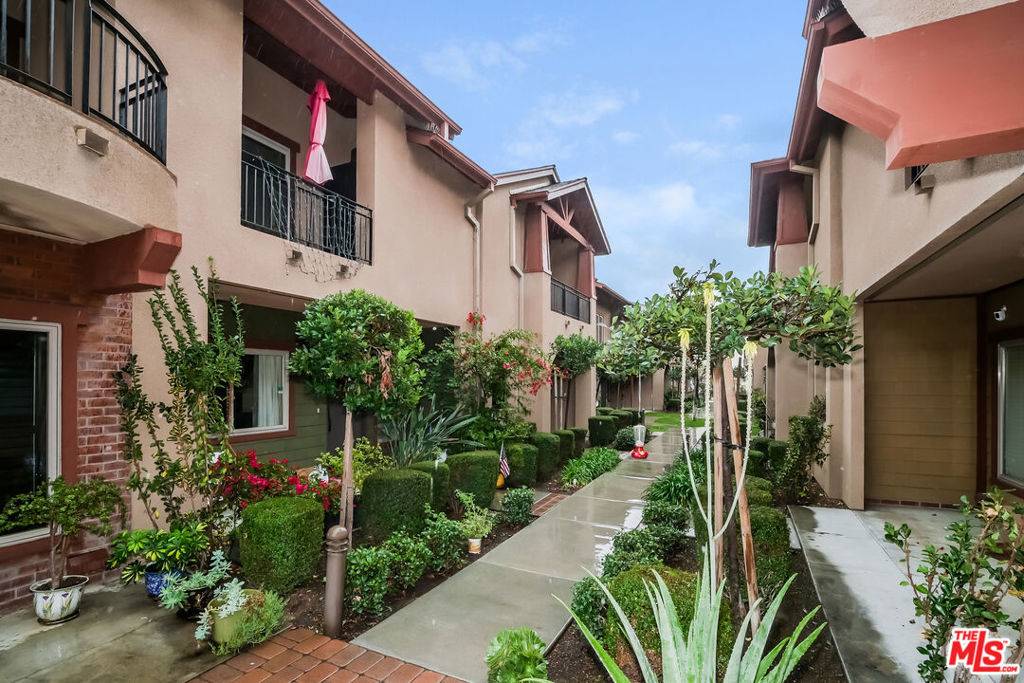 Azusa, CA 91702,705 S AZUSA AVE #C