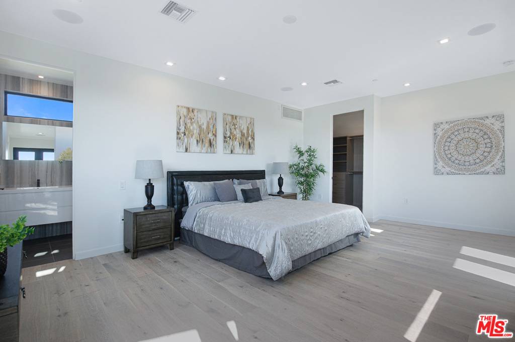 Venice, CA 90291,2433 S Penmar AVE