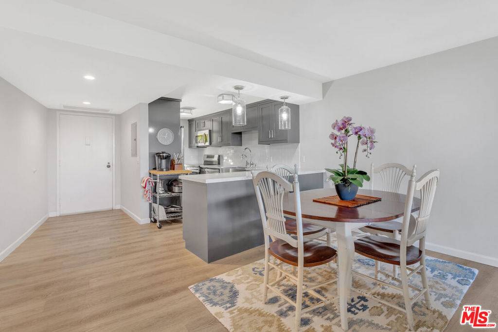Marina Del Rey, CA 90292,4337 Marina City Drive #141