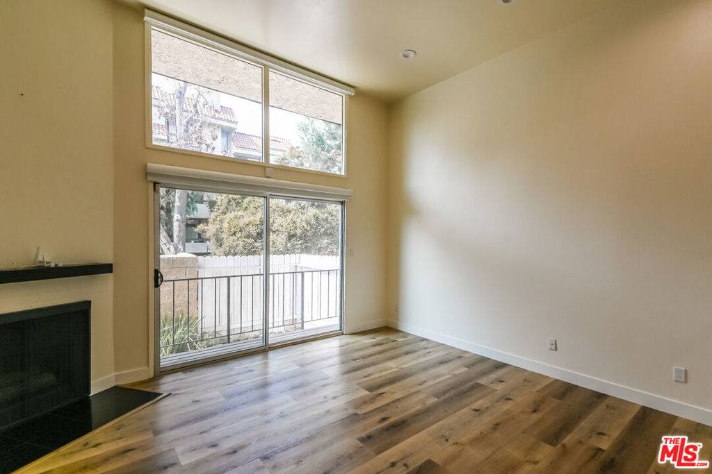 Encino, CA 91316,5234 Newcastle AVE #4