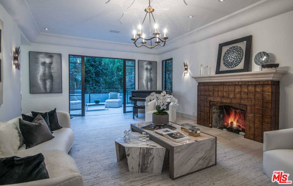 Los Angeles, CA 90046,7801 Hillside AVE