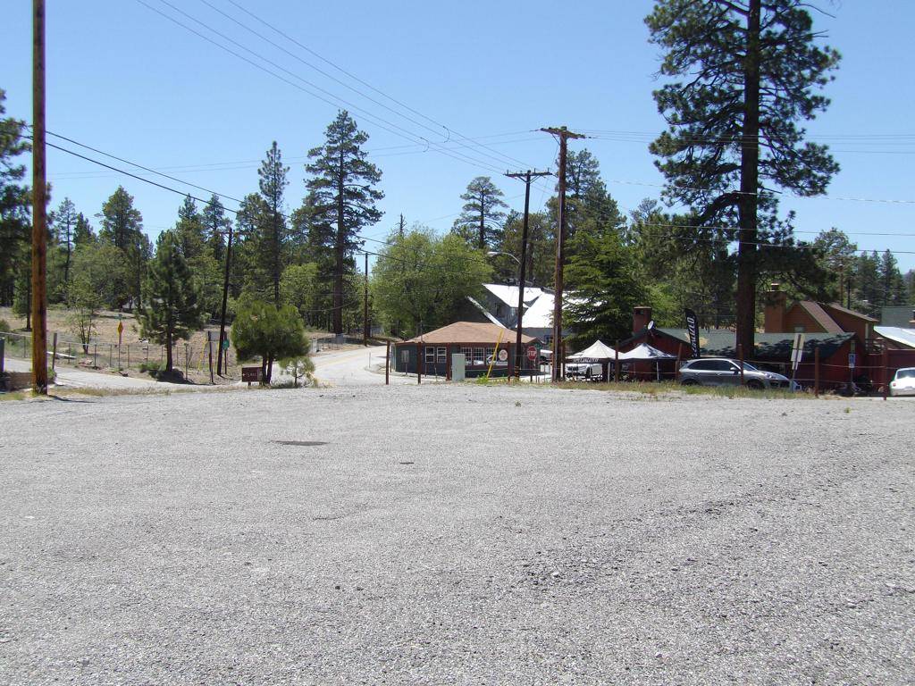 Big Bear, CA 92315,40318 Big Bear BLVD