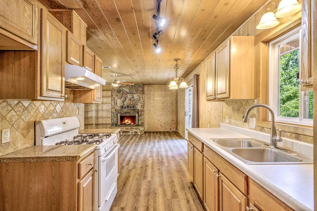 Idyllwild, CA 92549,26640 Lake LN