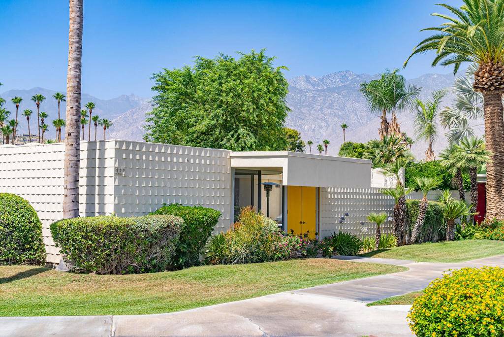 Palm Springs, CA 92264,322 Desert Lakes DR