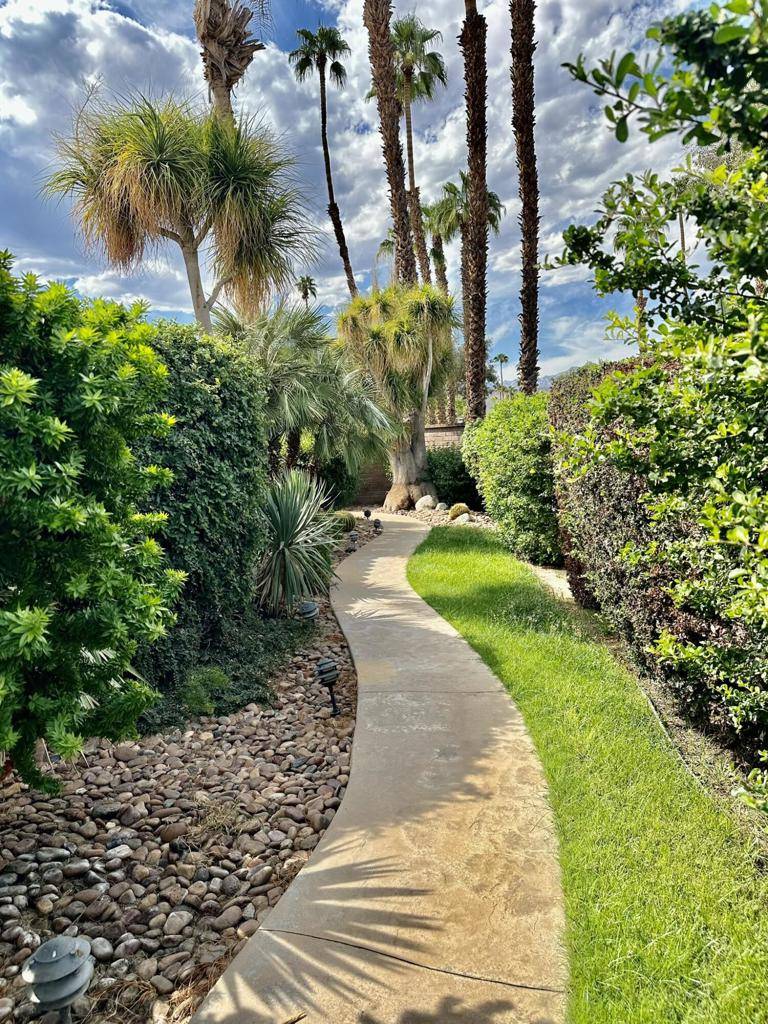 Palm Desert, CA 92260,278 San Vicente CIR