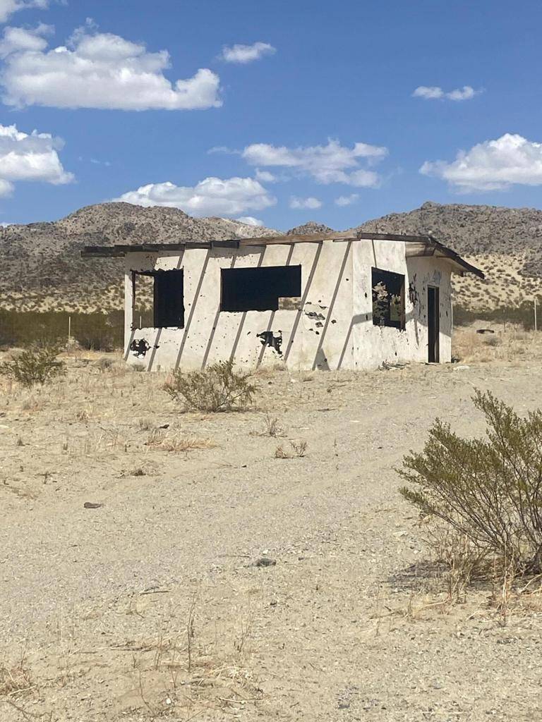 Landers, CA 92285,128 Caspers RD