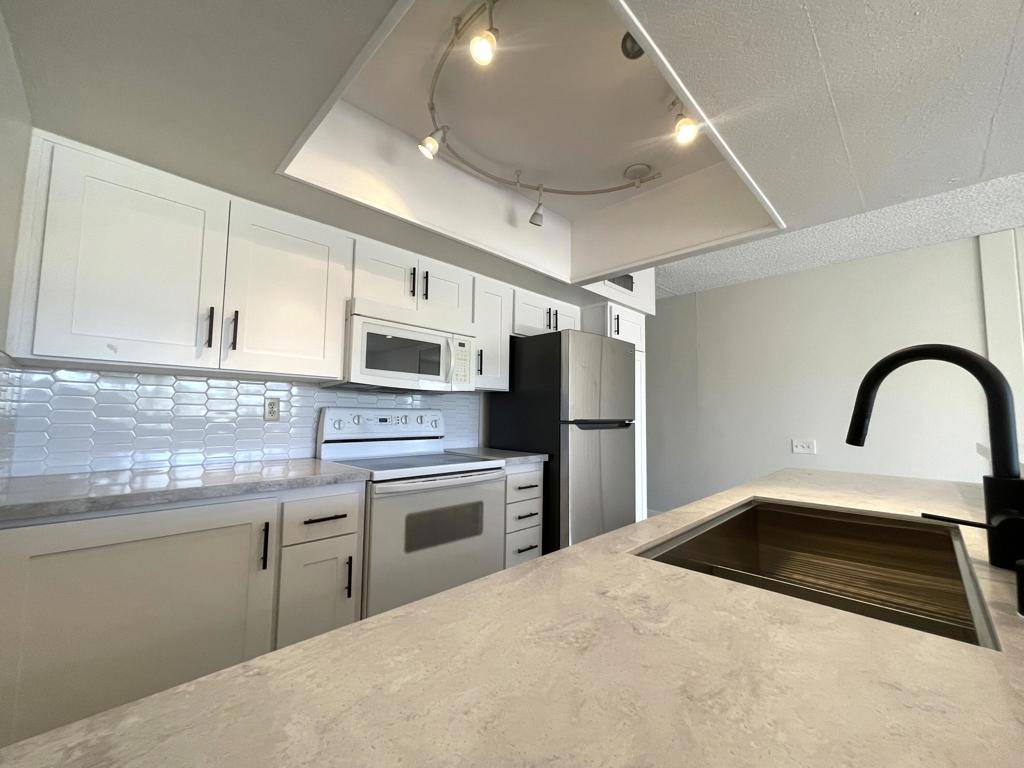 Palm Springs, CA 92264,1655 E Palm Canyon DR E #408