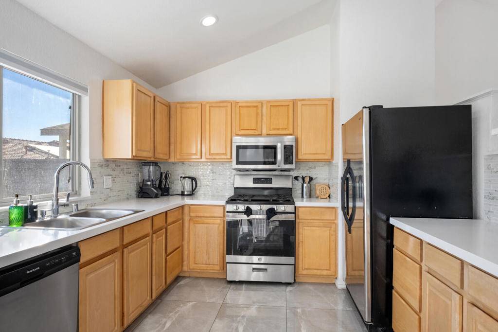 Palm Springs, CA 92262,3272 N Mica DR
