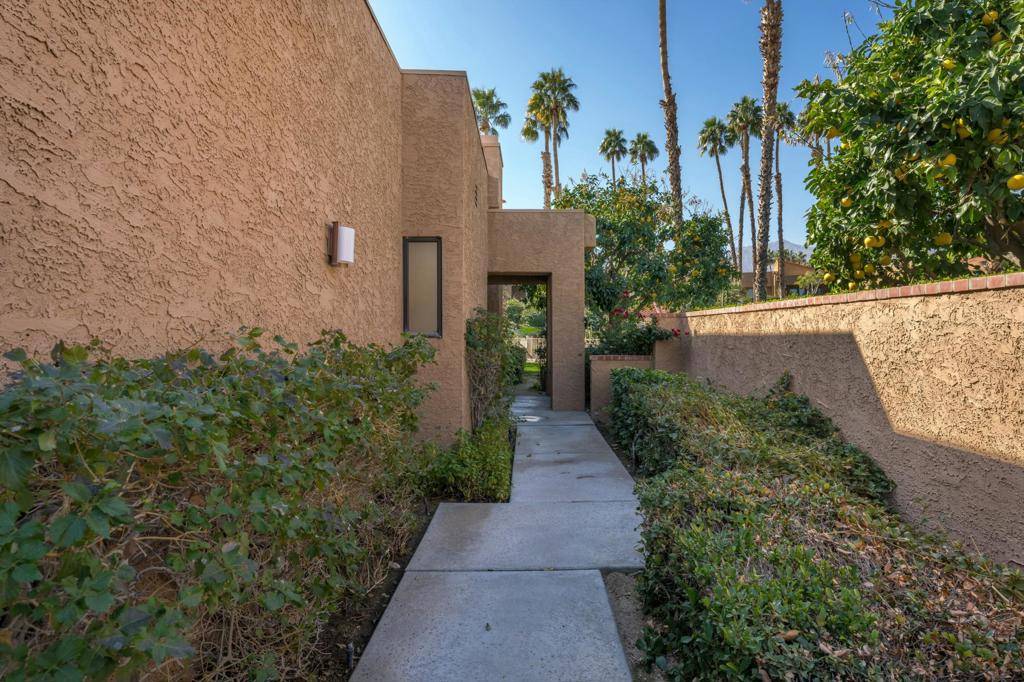 Palm Desert, CA 92260,48629 Sundrop CT
