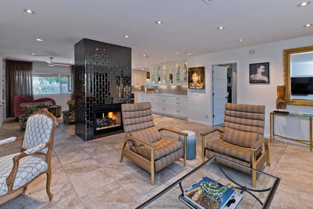 Palm Springs, CA 92262,2200 E Acacia