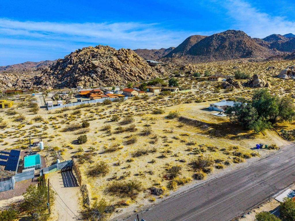 Joshua Tree, CA 92252,7215 Mount Lassen AVE