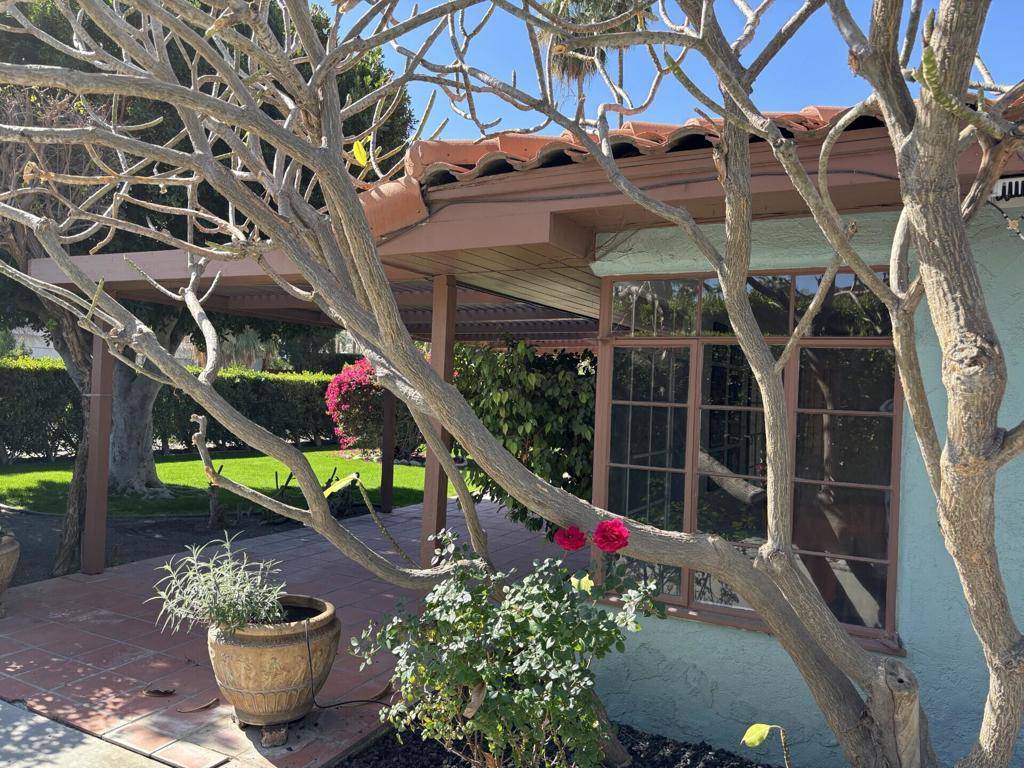 Palm Springs, CA 92264,438 E Avenida Hokona
