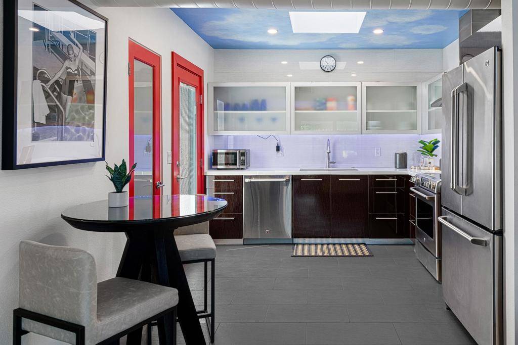 Palm Springs, CA 92262,500 W Arenas RD #10