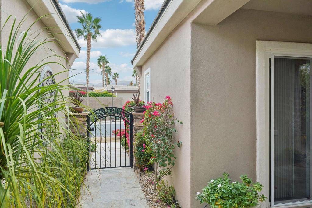 La Quinta, CA 92253,81206 Barrel Cactus RD