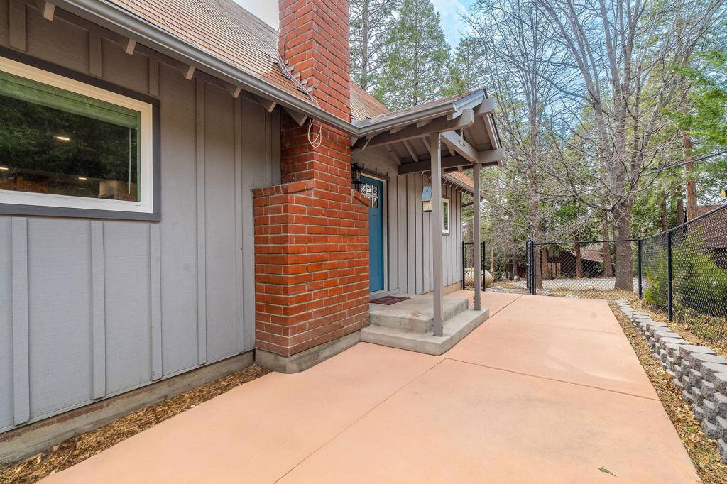 Idyllwild, CA 92549,25402 Lodge RD