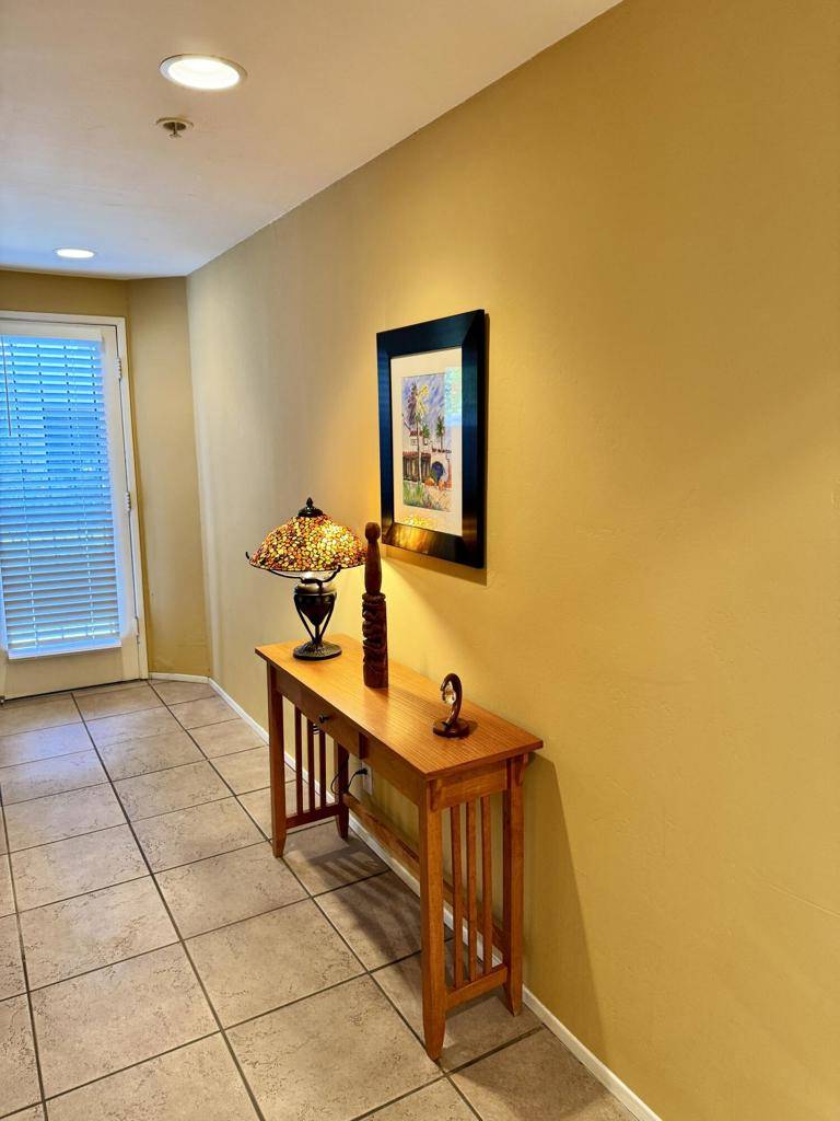 Palm Springs, CA 92262,464 Village SQ E