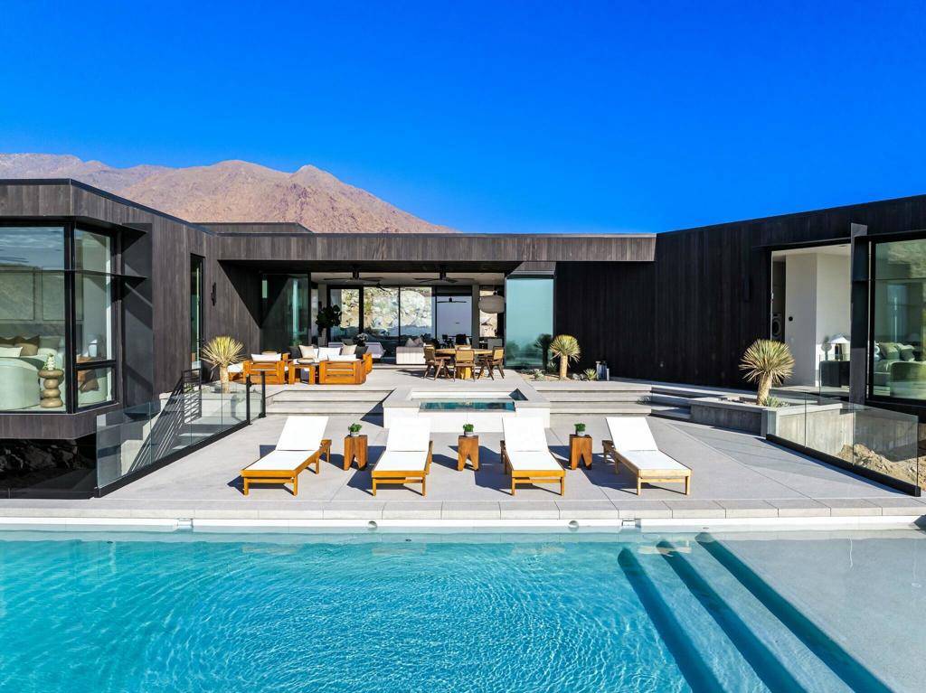 Palm Springs, CA 92262,2085 Desert Flower CT