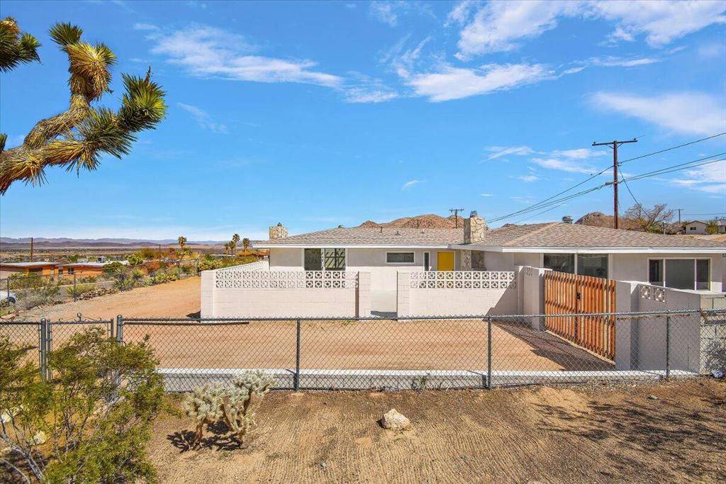 Joshua Tree, CA 92252,7107 Hillview RD