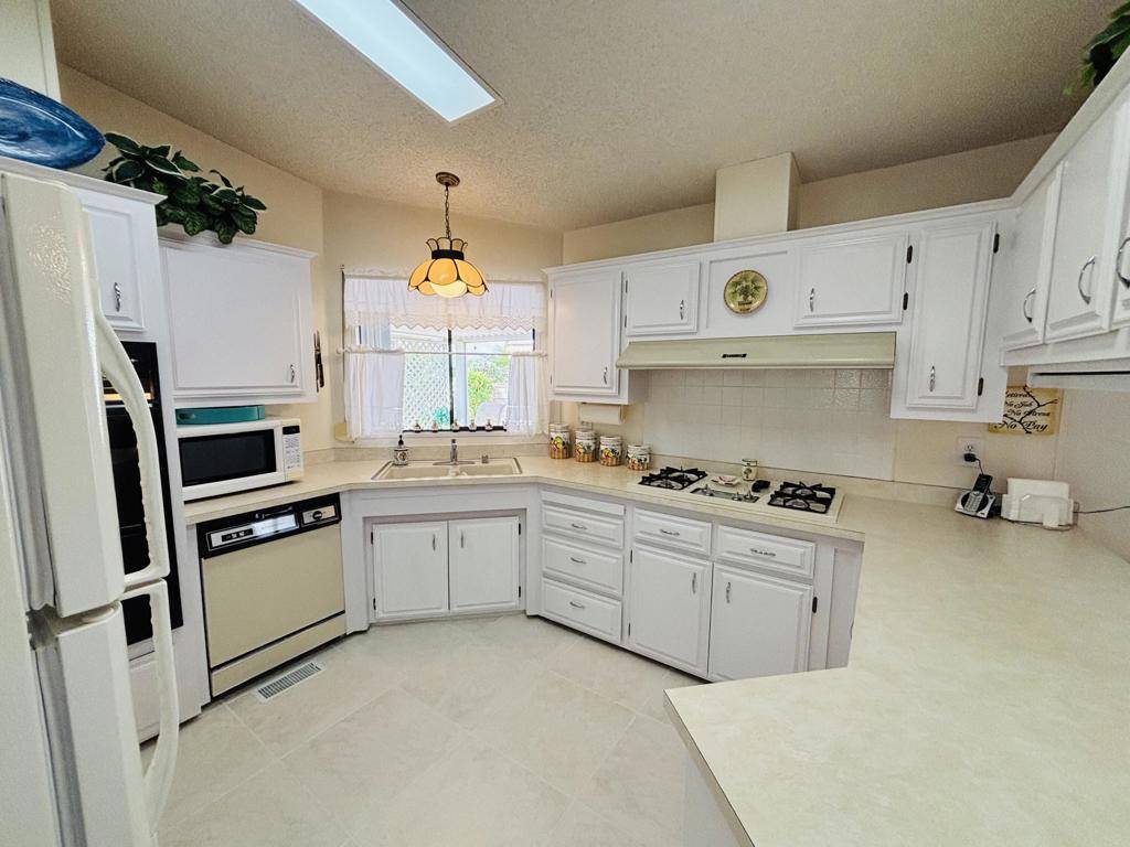 Indio, CA 92201,47751 San Salvador