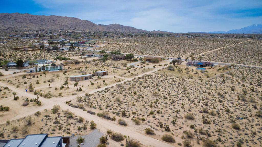 Joshua Tree, CA 92252,60926 Alta Vista DR