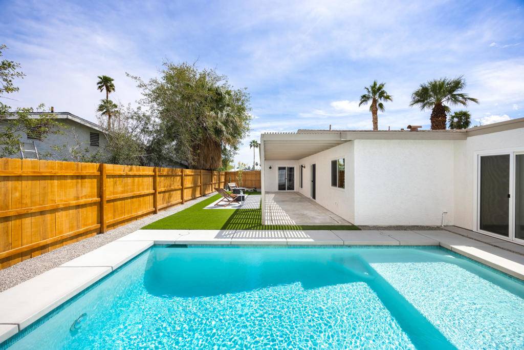 Palm Springs, CA 92264,812 Arroyo Vista DR