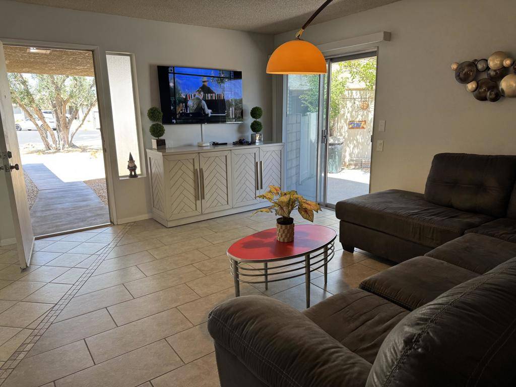 Palm Springs, CA 92262,1679 Sunflower CT N