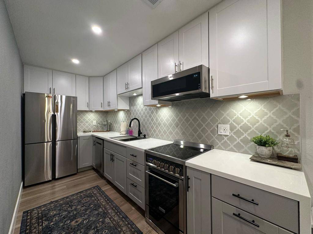 Palm Springs, CA 92262,2801 N Los Felices CIR E #D 107