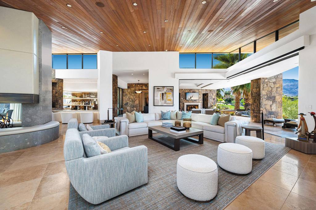 Palm Desert, CA 92260,902 Crescent Falls