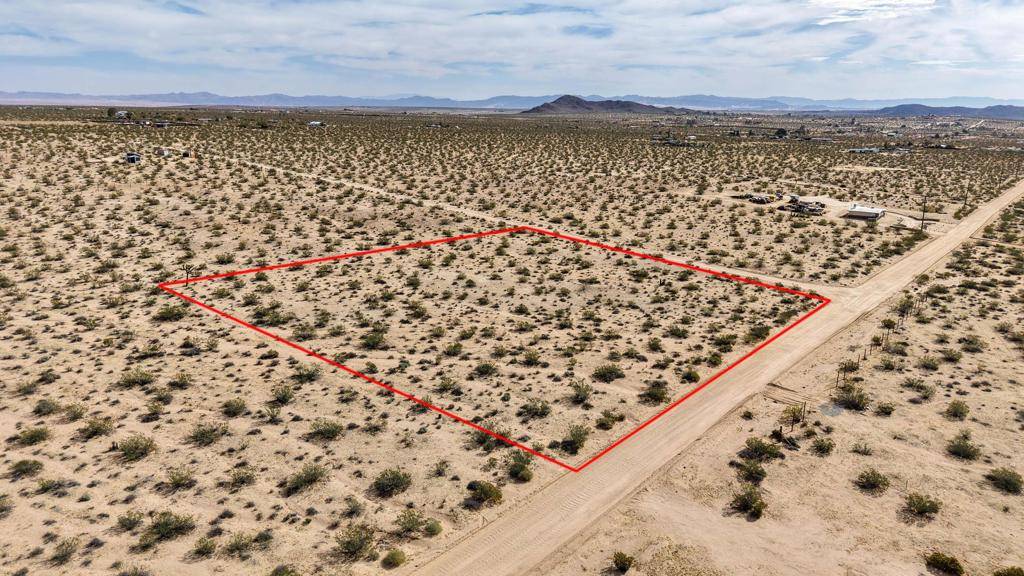 Joshua Tree, CA 92252,80 Sunny Sands DR